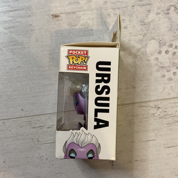 Funko Pop Ursula Metallic Disney Exclusive Pocket Pop Keychain - Picture 5 of 10